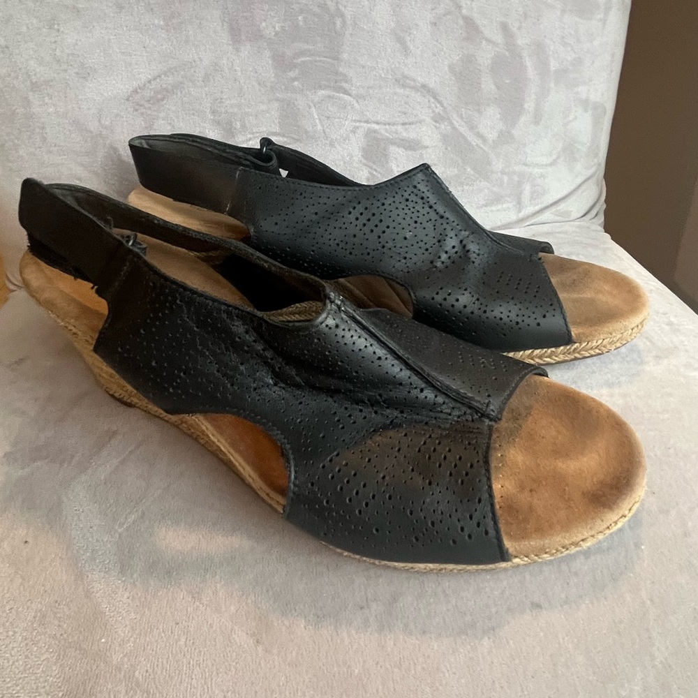 Women’s Clarks Lafley Rosen Black Wedge Slingback Sandals Size 10 Perforated‎